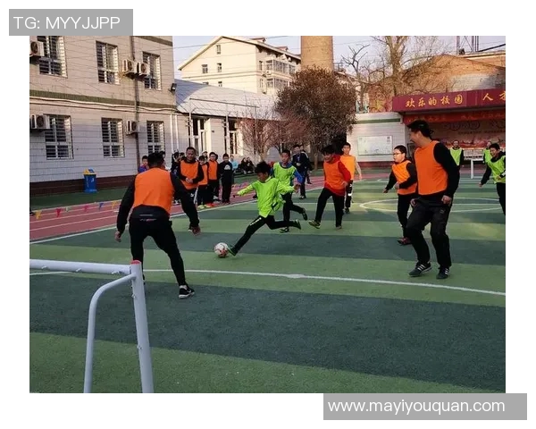 二年级足球球星成长之路手绘海报展示年轻足球梦想与无限潜力